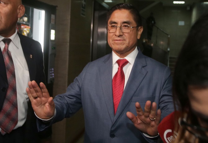 Ordenan detención de exjuez supremo César Hinostroza para extraditarlo a Perú