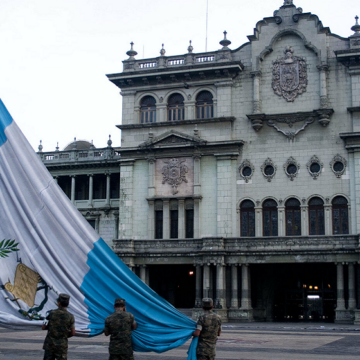 Guatemala aprueba ley que penaliza el aborto y prohíbe el matrimonio igualitario