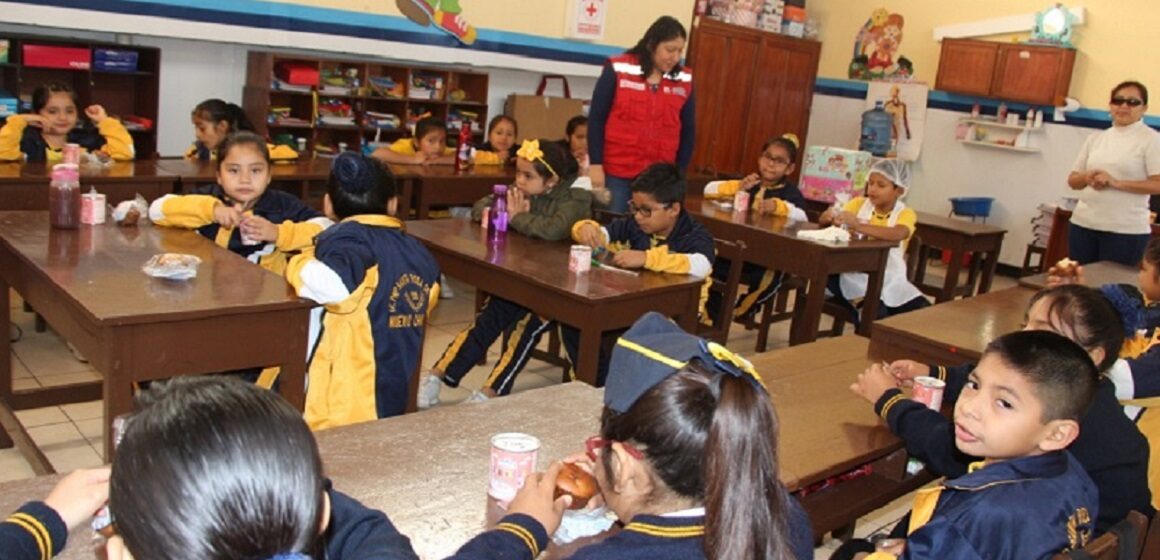 Áncash: Qali Warma verifica adecuada gestión del servicio alimentario y consumo de alimentos en escuelas de Chimbote