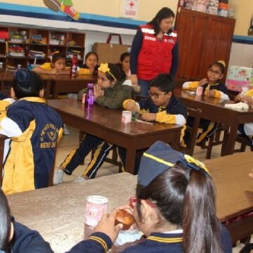 Áncash: Qali Warma verifica adecuada gestión del servicio alimentario y consumo de alimentos en escuelas de Chimbote
